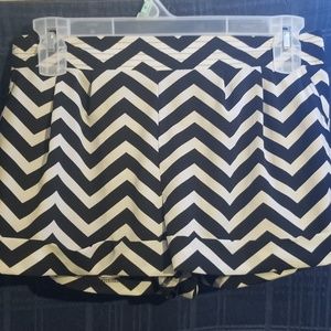 Chevron white and black summertime shorts 2019!